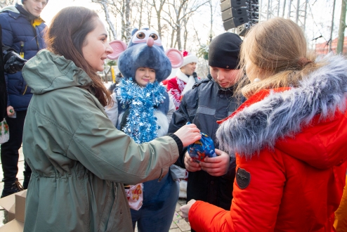 300 дітей із київських інтернатів отримали подарунки до Дня святого Миколая